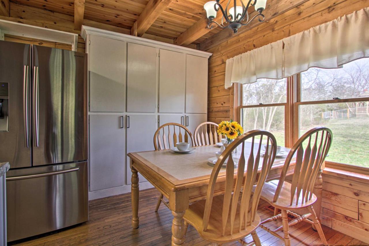 Rustic Cabin With Screened Deck 8 Mi To Dollywood Sevierville Exteriör bild